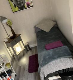 Room space/chair to rent- Burnley