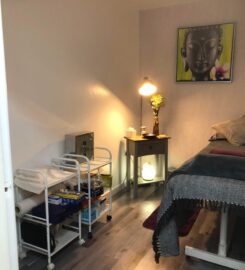 Room space/chair to rent- Burnley