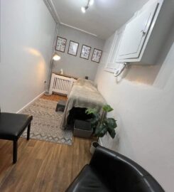 Room space/chair to rent- Burnley