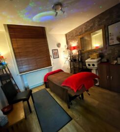 Room space/chair to rent- Burnley