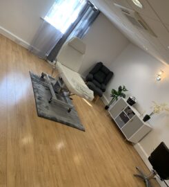 beauty therapists, nail technicians, lash and brow technicians, hair extensions technicians, and hairdressers/hairstylists. Our goal is to find motivated and driven individuals who are interested in running their own business within our rent-a-space salon.