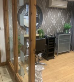 beauty therapists, nail technicians, lash and brow technicians, hair extensions technicians, and hairdressers/hairstylists. Our goal is to find motivated and driven individuals who are interested in running their own business within our rent-a-space salon.