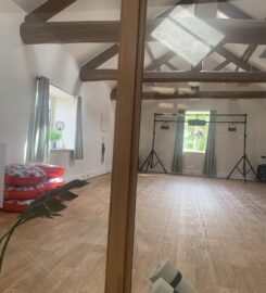 beauty therapists, nail technicians, lash and brow technicians, hair extensions technicians, and hairdressers/hairstylists. Our goal is to find motivated and driven individuals who are interested in running their own business within our rent-a-space salon.