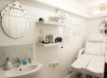 Beauty room space for rent