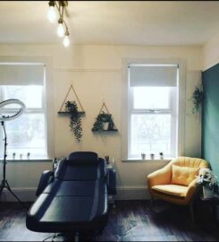 Beauty room to rent