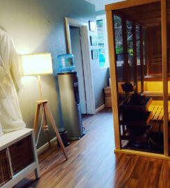Treatment room and Sauna to rent